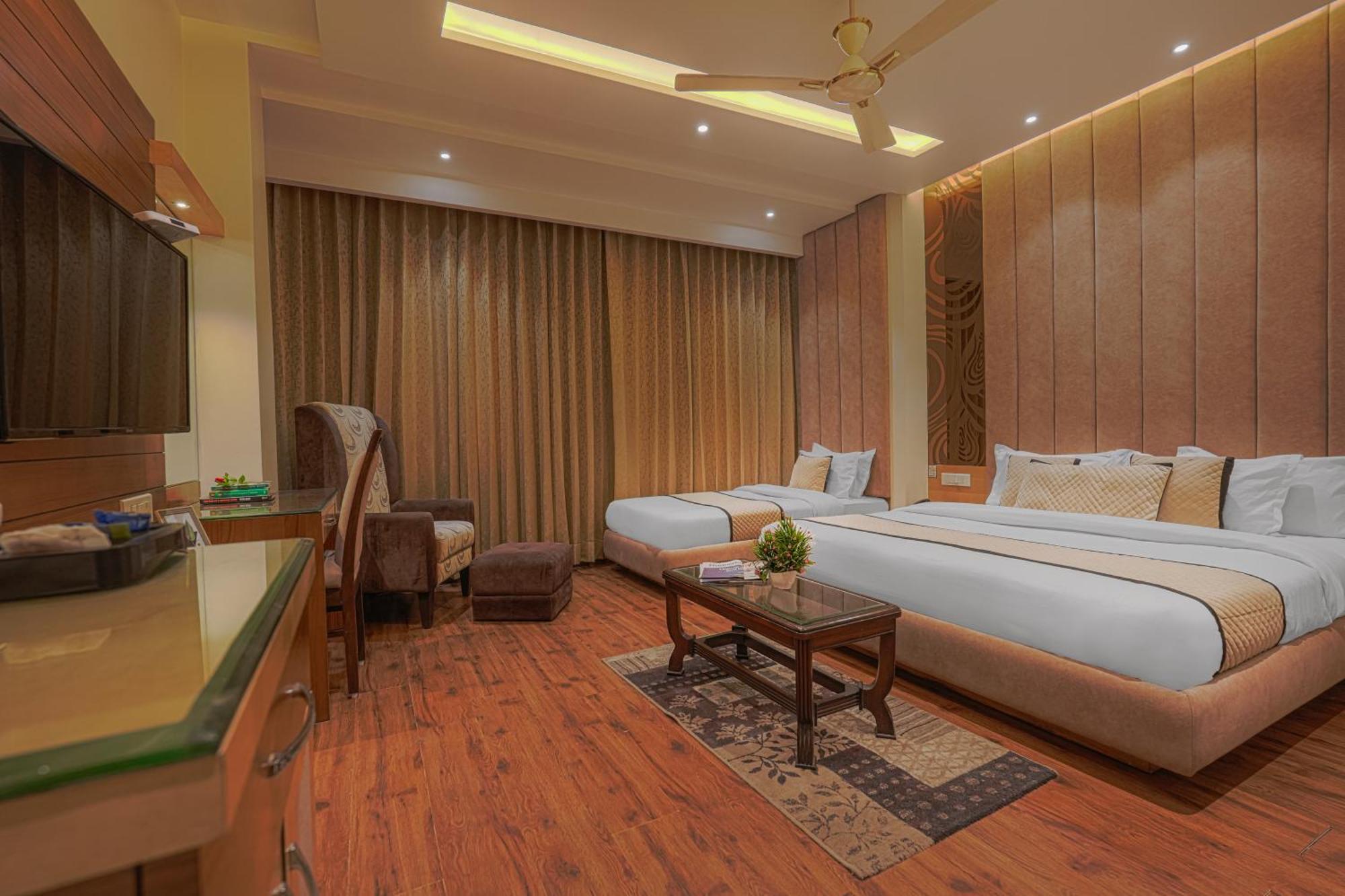 Csjs Inn Hotel Amritsar Bagian luar foto